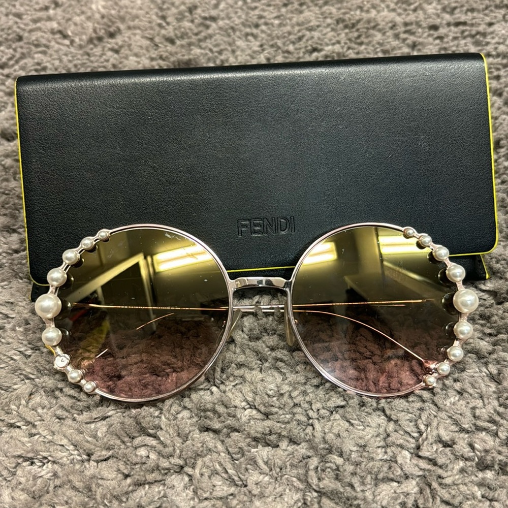 They are beautiful glasses! One of the pearls is missing, comes with the case…